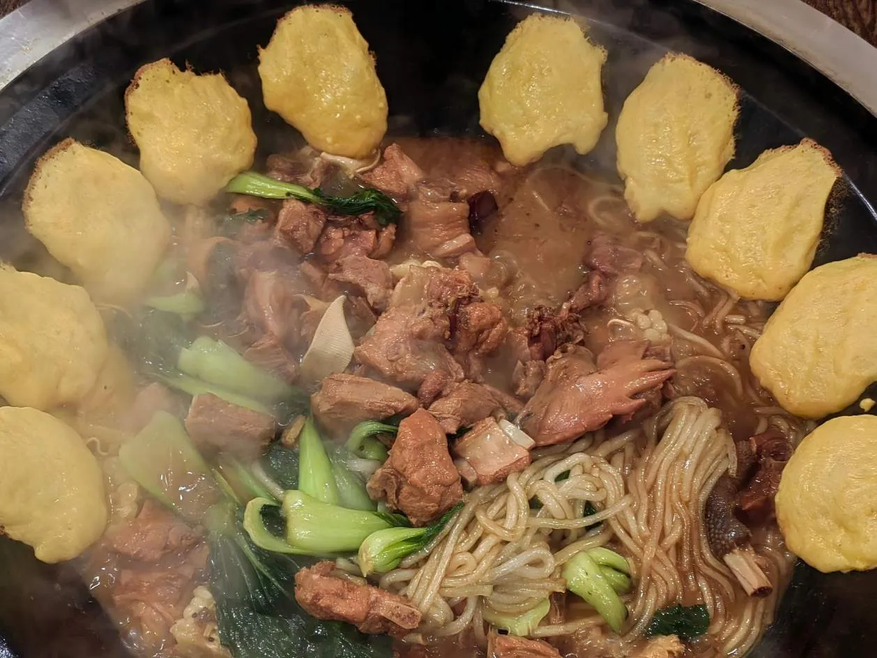 మేనేజర్ మెన్ స్ట్రైవర్లకు అదనపు భోజనాన్ని అందిస్తారు