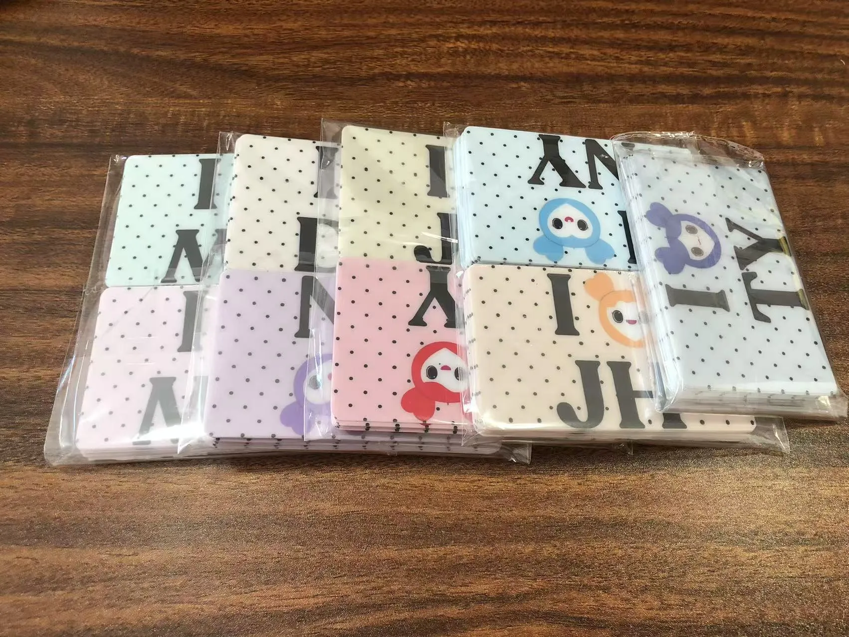 JOJO ప్యాక్ U.S. వినియోగదారులకు క్రెడిట్ కార్డ్ కవర్ స్టిక్కర్‌లను పంపుతుంది