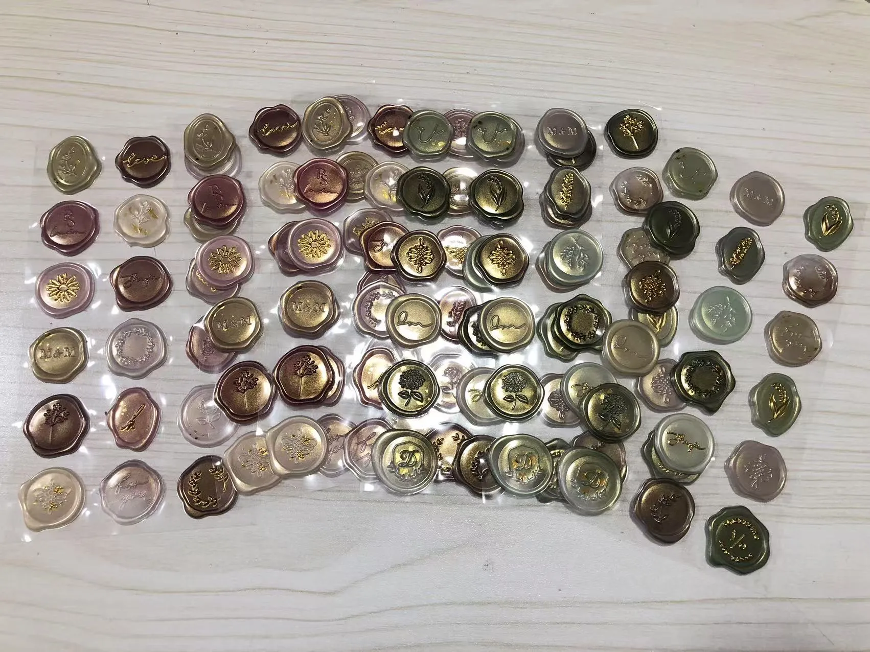 మైనపు ముద్ర స్టిక్కర్లు పంపబడ్డాయి