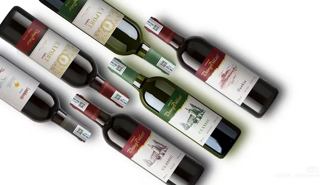 వైన్ లేబుల్స్ కోసం సాధారణంగా ఉపయోగించే పద్ధతులు ఏమిటి?