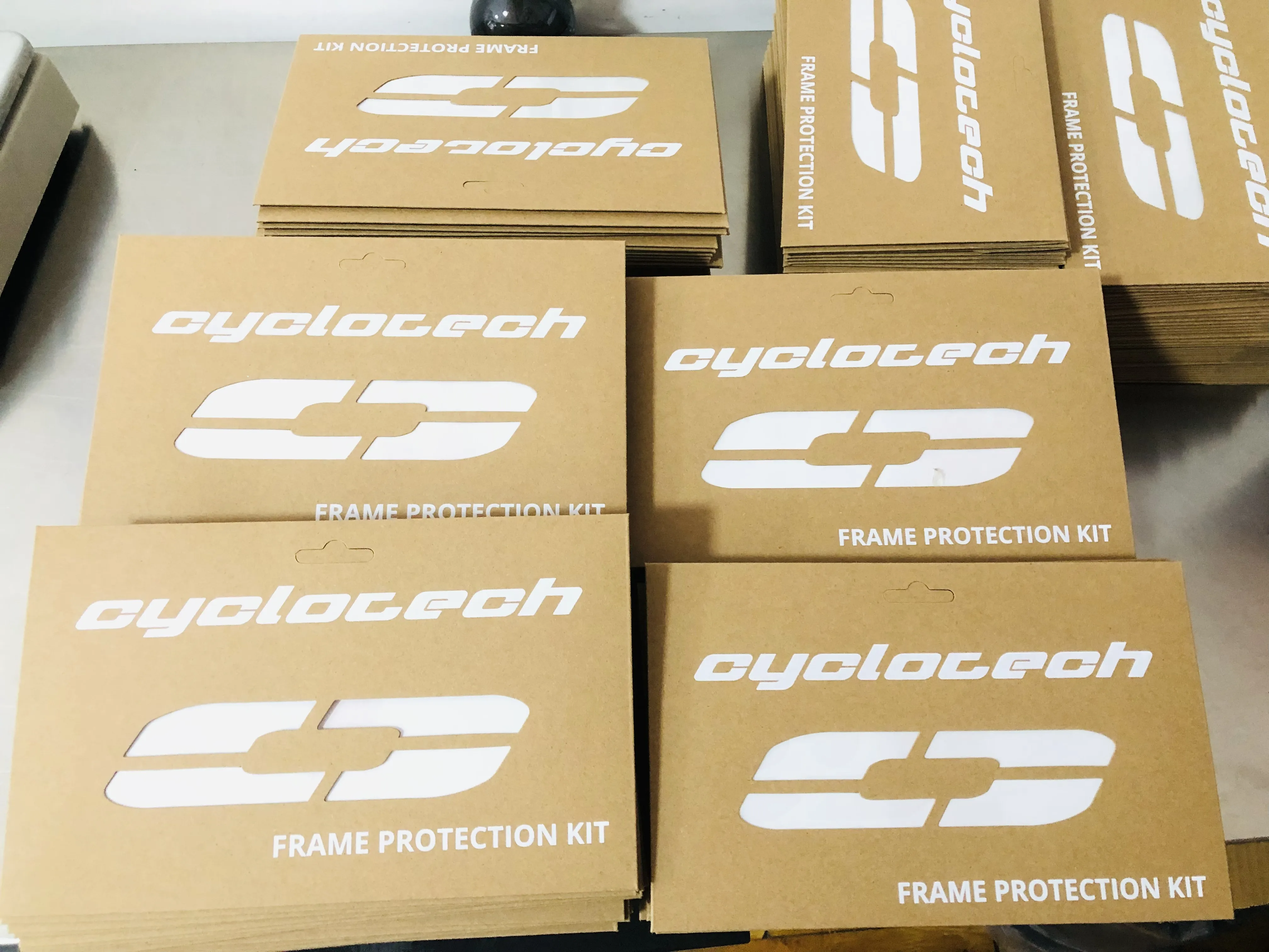 బైక్ ఫ్రేమ్ స్టిక్కర్‌లు ఇప్పుడు నెదర్లాండ్స్‌కు రవాణా అవుతున్నాయి