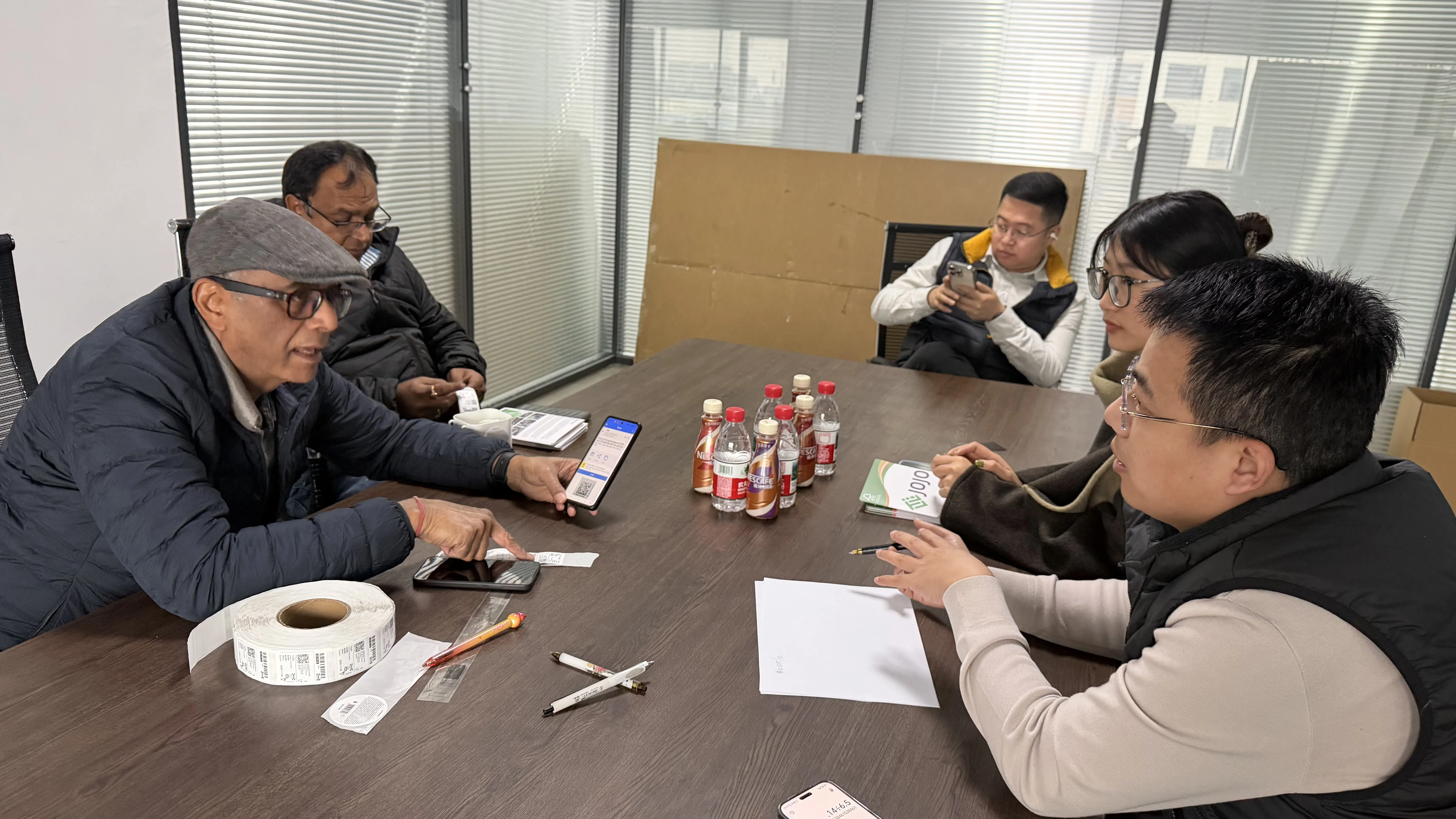 మా ఫ్యాక్టరీని సందర్శించడానికి కస్టమర్‌లను హృదయపూర్వకంగా స్వాగతించండి