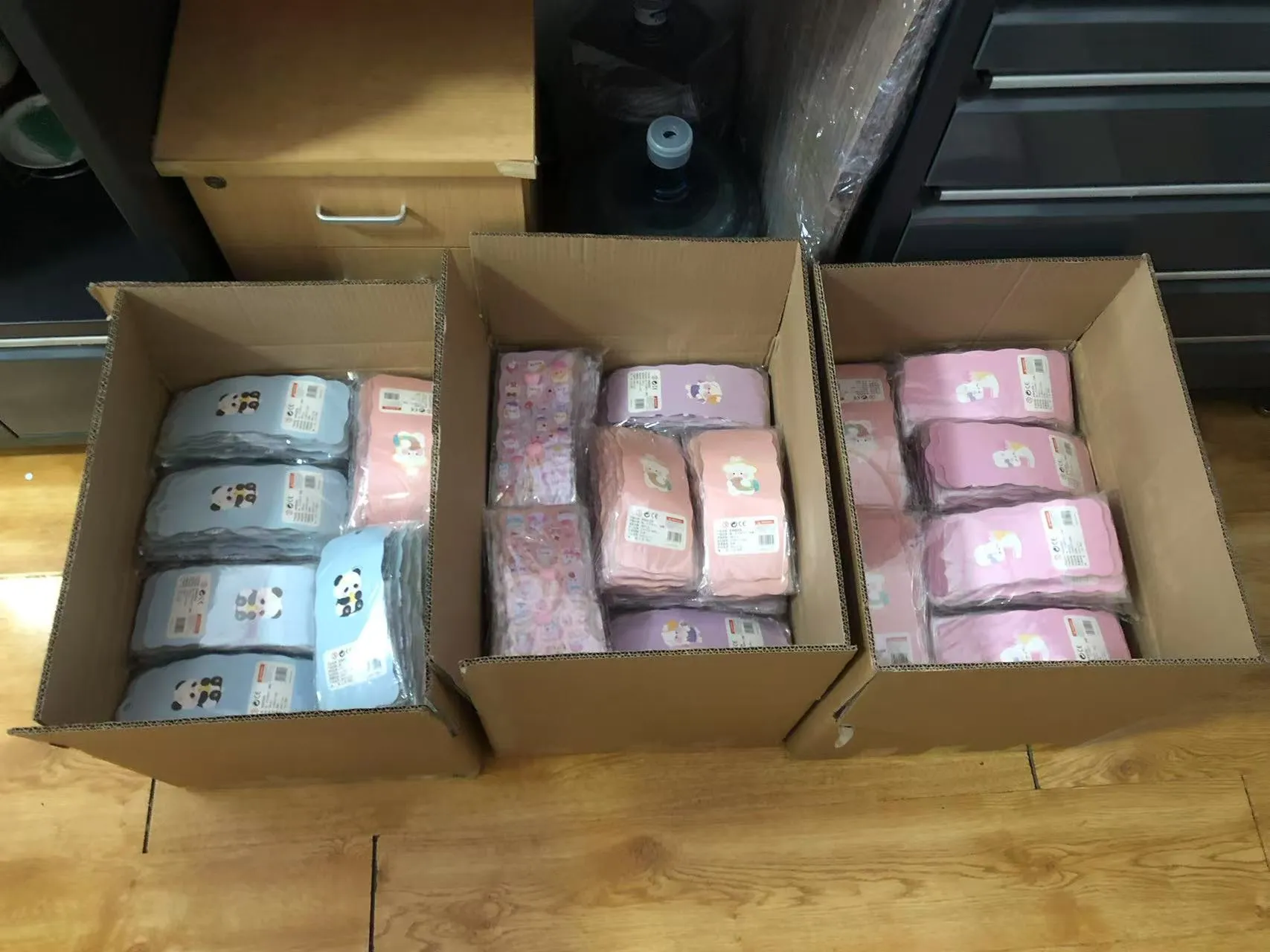 మీరు స్క్వీజబుల్ బట్ ఆకారపు స్టిక్కర్లను ఇష్టపడుతున్నారా?